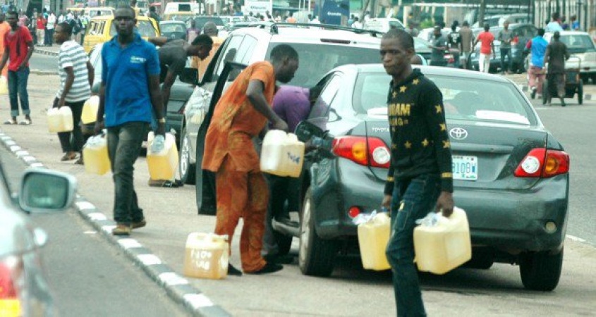 Fuel scarcity: Hawkers sell cheaper than filling stations ? Investigation