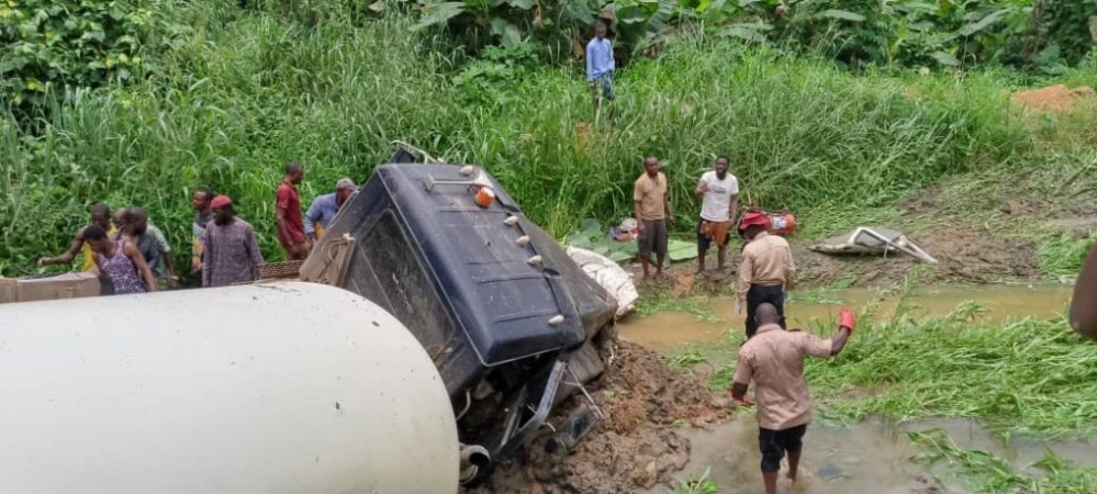Five killed in Osun as gas tanker collides with minibus