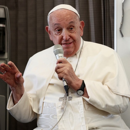 Pope criticizes Harris and Trump, tells US Catholics to choose ?lesser evil? 