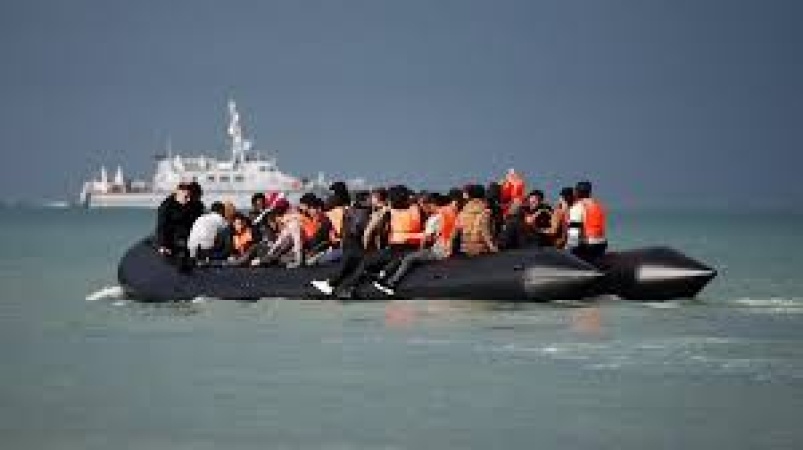 Eight dead while attempting to cross from France to England