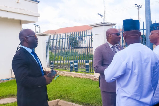 Yahaya Bello leaves EFCC office