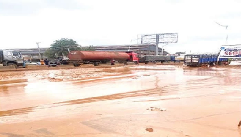 Commuters demand repair of collapsed Asaba-Onitsha Road
