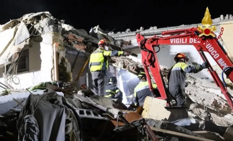 Gas explosion kills four members of one family