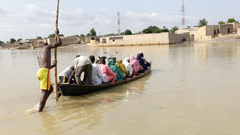 Relocate now, FG warns residents near River Niger, River Benue
