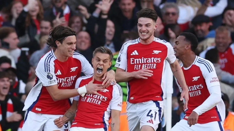 Arsenal scored twice in stoppage time to earn a dramatic victory over Leicester