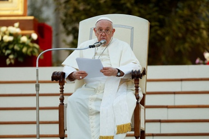 Pope opens new debates on Catholic Churuture