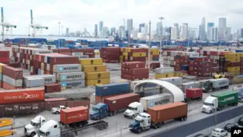 US dockworkers earn pay increase following strike