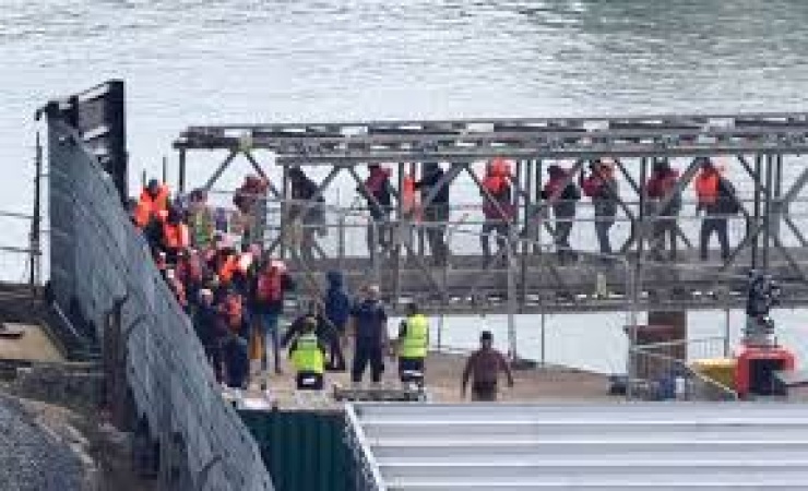 Four migrants including child die in Channel