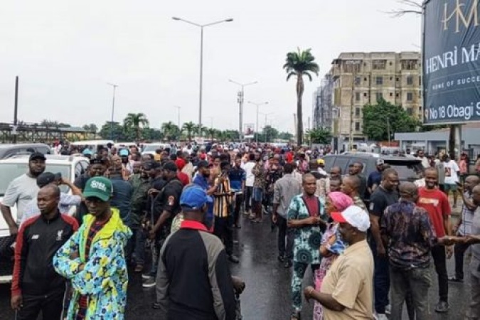 JUST IN: Protest, explosion rock Rivers councils as clashes mar chairmen?s assumption