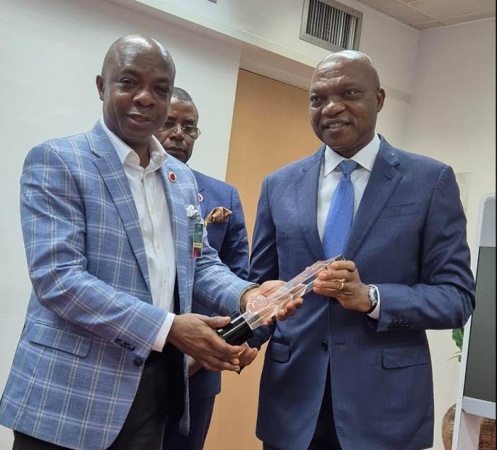 Shell, Okunbor receive indigenous companies? association, PETAN, Award for Excellence