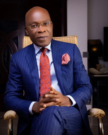 1st in Nigeria: Huawei delivers revolutionary smartphone, Mate XT, to Africa?s Tech Icon ? Leo Stan Ekeh of Zinox Group