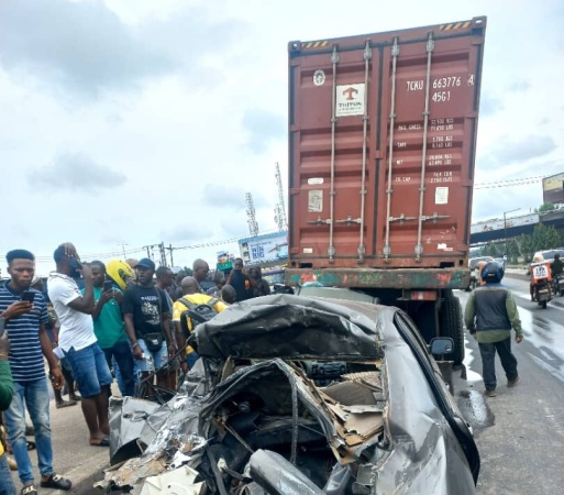 Truck driver loses control, crushes couple, 1 other in Ogun