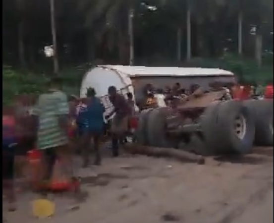 Residents scoop fuel as tanker falls in Cross River