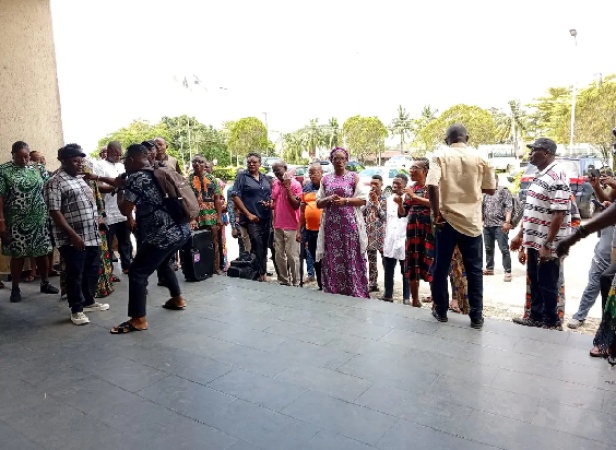 Cross River varsity lecturers protest against unpaid palliative award