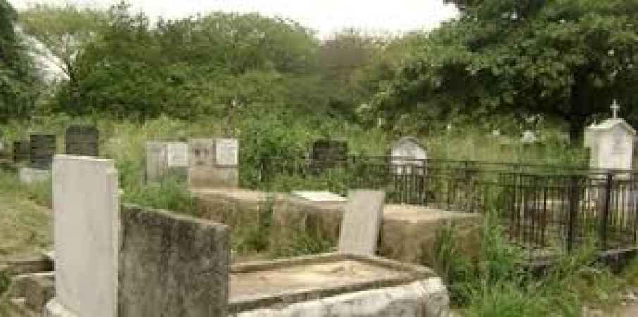 Cemetery worker, others nabbed with 5 human heads