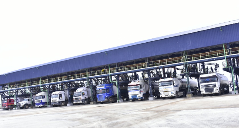 Dangote lied, marketers spend days at his refinery unable to load petrol ? IPMAN