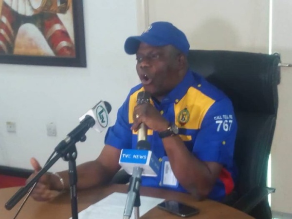 Police Officer manoeuvring way back to office dies in accident