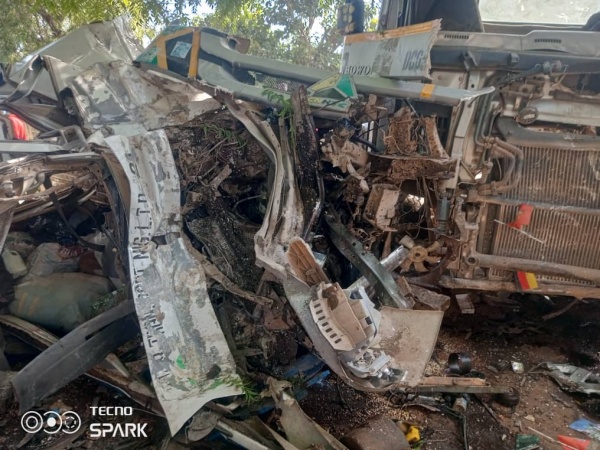 15 confirmed dead, others injured as bus rams into Dangote truck