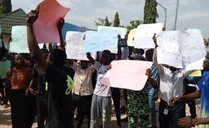 FUOYE students storm FERMA office, protest bad roads and colleagues? deaths