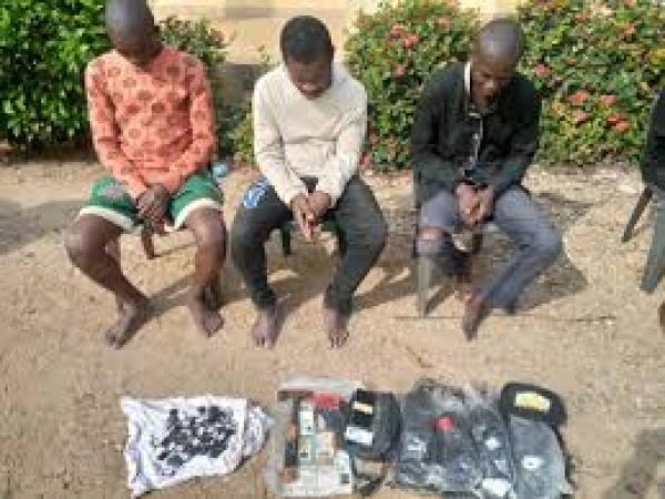 I stole policeman?s phone to call my family ? Armed robbery suspect 