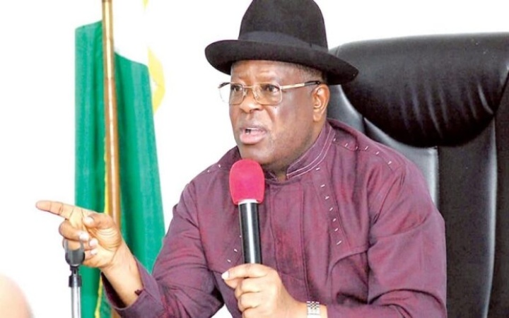 Umahi threatens to terminate 10 federal road contracts 