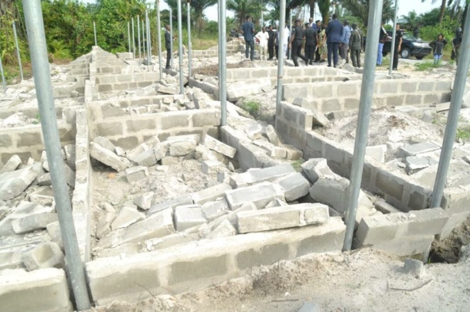 Residents flee as hoodlums invade Akwa Ibom community, school, hospital torched