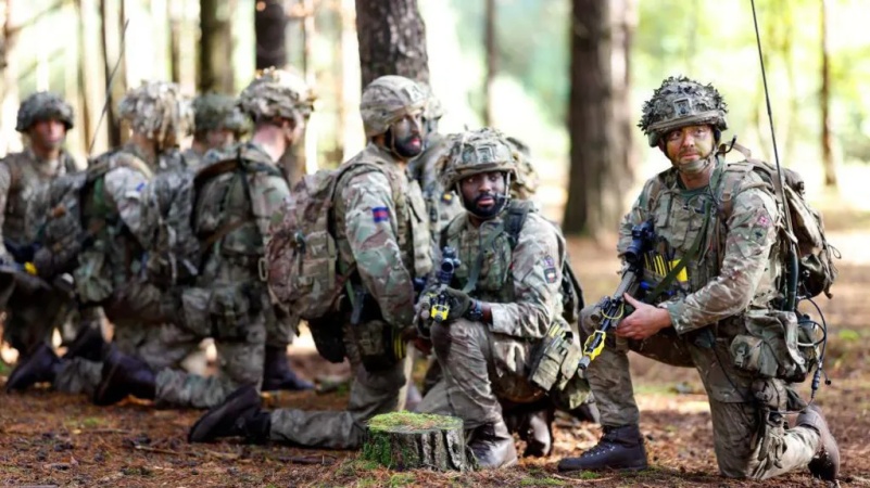 Major war could destroy British Army in six months ? Defence Minister warns