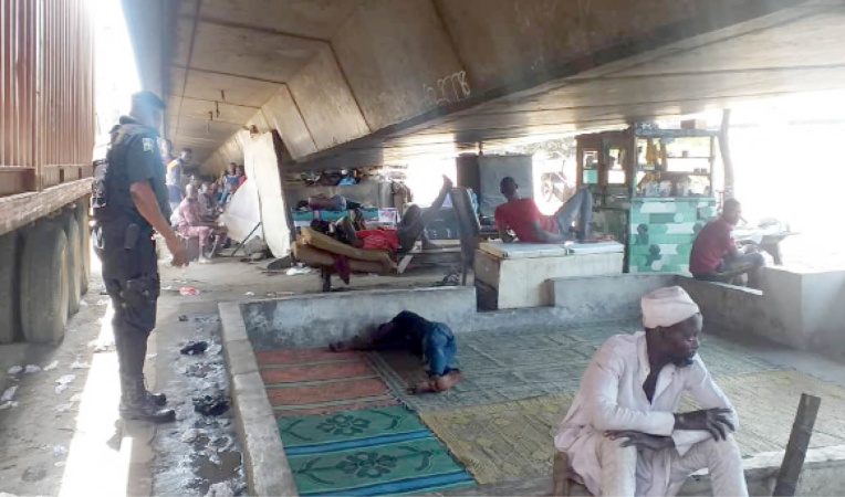 Illegal occupants appoint Iyaloja, Babaloja under Lagos bridges