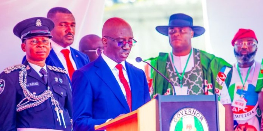 Video: Drama as Edo governor struggles to pronounce N605bn budget figure