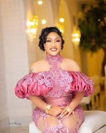 Tonto Dikeh warns against new scam method in public places