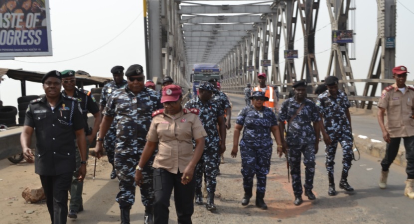 Asaba/Onitsha bridge: FRSC, police dismantle checkpoints to improve traffic flow 