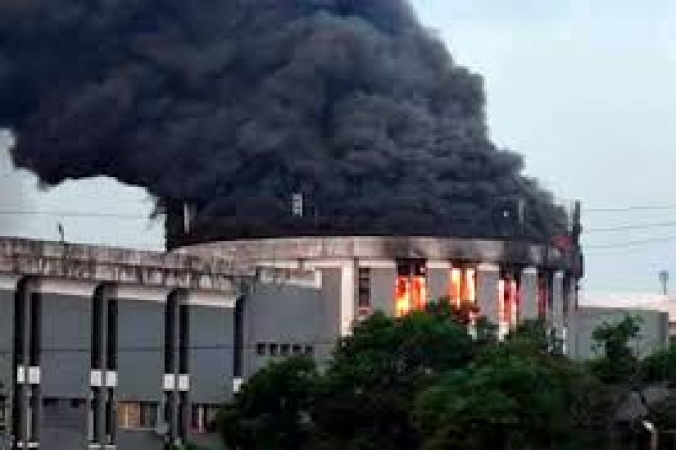 Fire breaks out at Liberian Parliament after protests