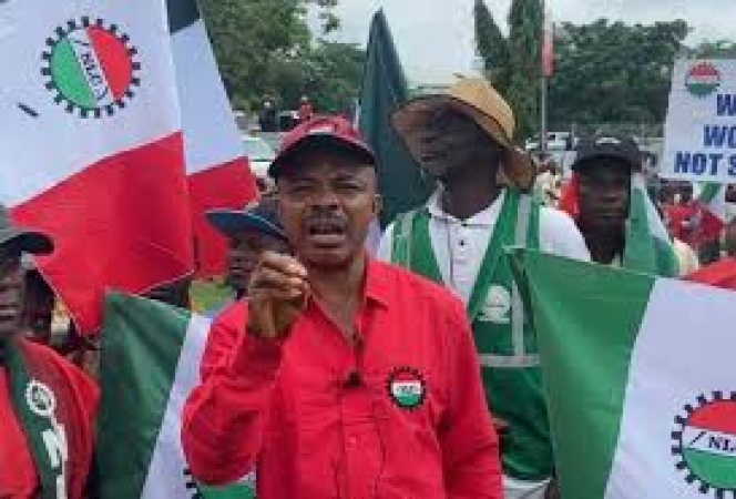 Address issue of cash scarcity urgently, NLC urges FG