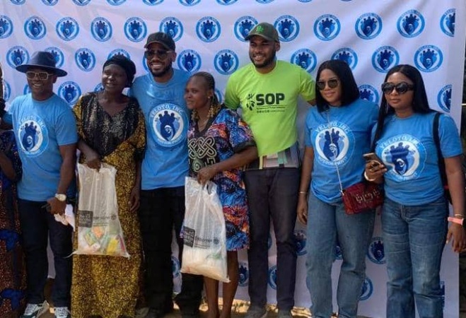 Group arouses excitement, gifts Food Box to Lagos residents