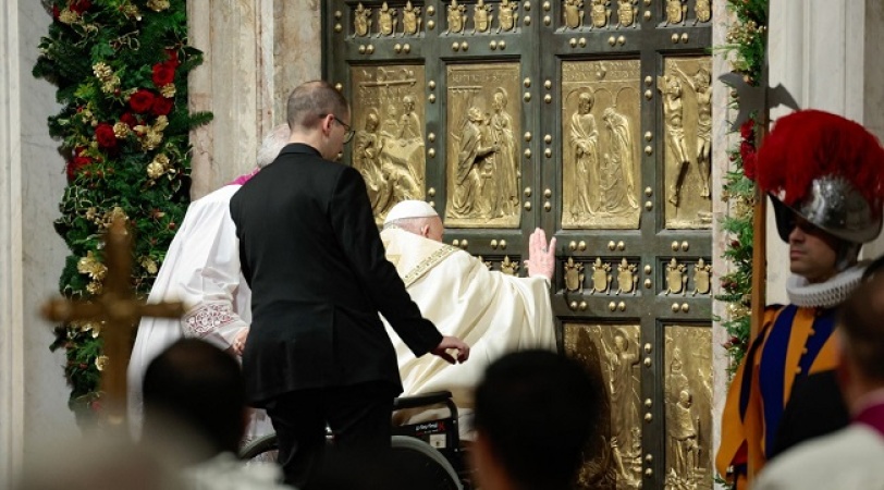 Pope Francis opens ?Holy Door? to launch Holy Jubilee Year