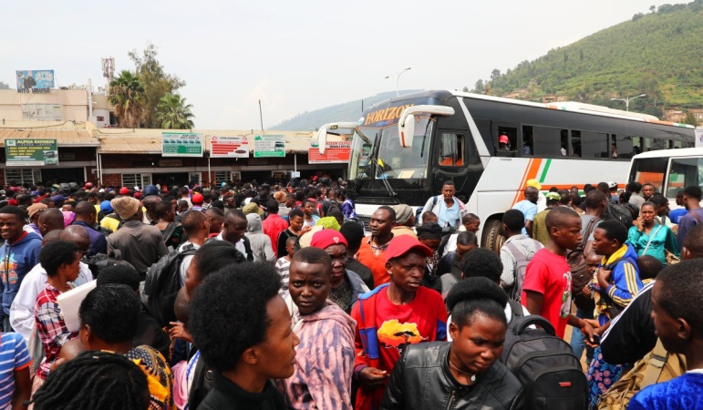 Thousands throng Abuja, Lagos parks for Tinubu?s reduced fares