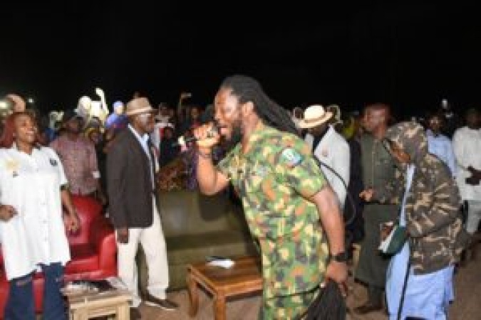   Daddy Showkey lights up wounded soldiers? Christmas