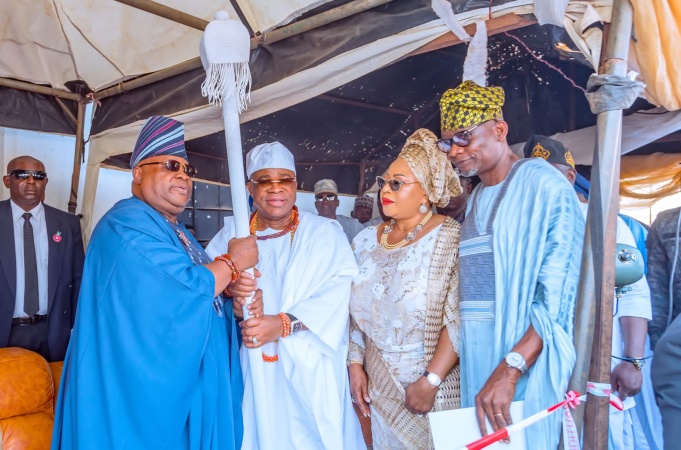 Adeleke presents staff of office to new Owa Obokun