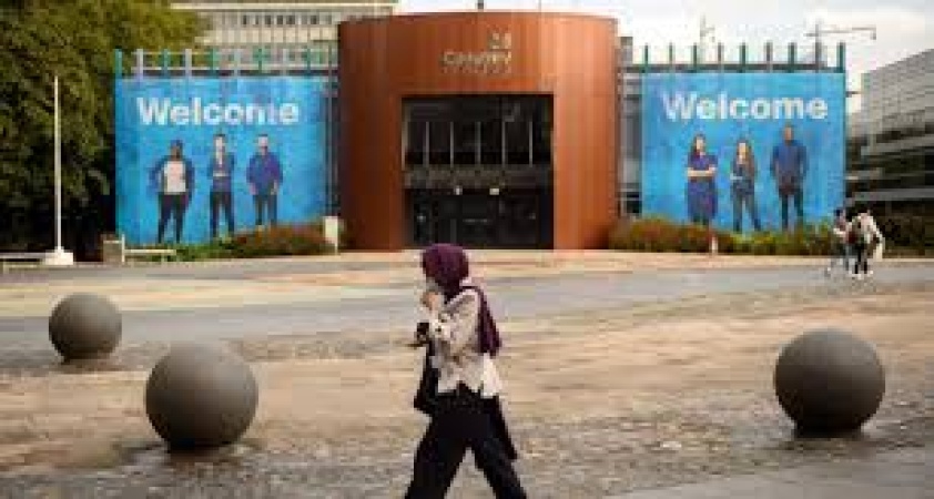 Banks go tough on UK universities as debts rise 