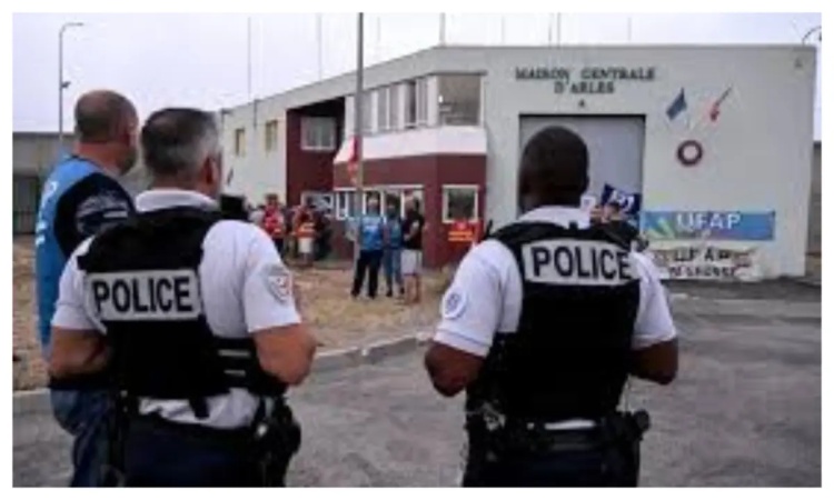 Inmate takes 5 prison officers hostage in France