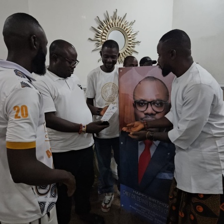 Otuaro receives Award of Excellence from youth group 