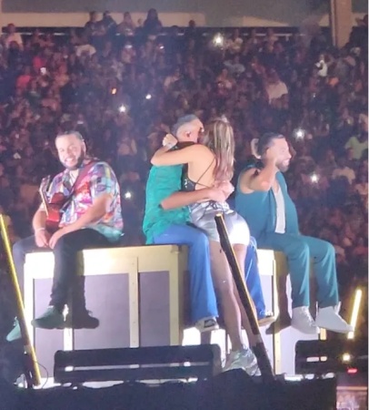 Angry husband files for divorce as wife of 10 years leaps on stage to kiss singer during concert