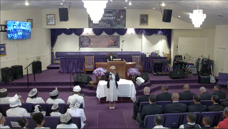  Uproar as pastor makes lady apologise to congregation for pregnancy