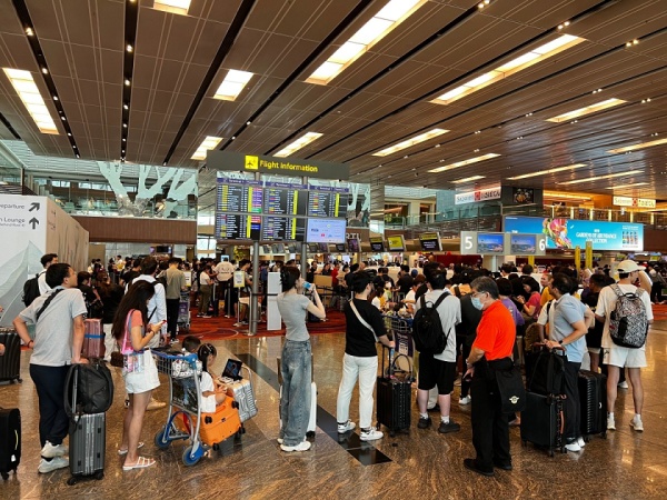 Thousands of flights cancelled, delayed over US storm