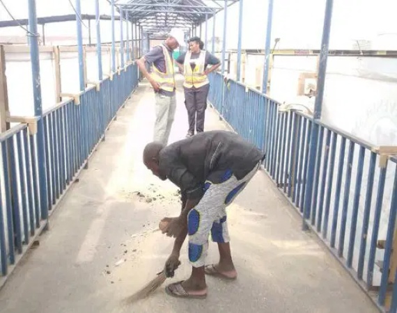 Lagos sanctions offenders for defecating on pedestrian bridge