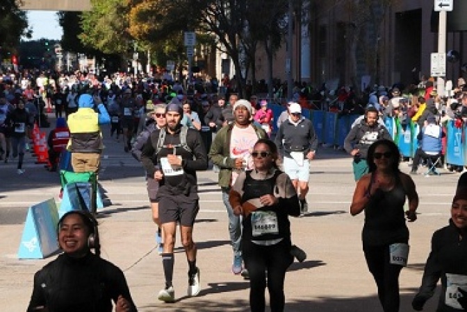 PHOTO: Governor Makinde competes in marathon race in US