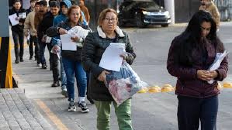 Trump moves to expand ?fast-track? deportations 