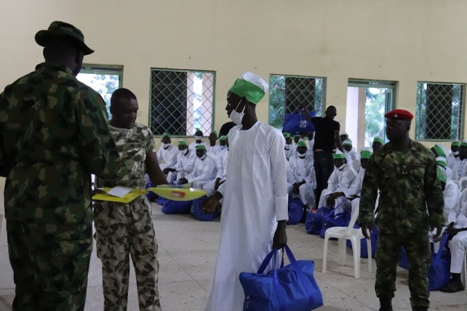5,000 repentant Boko Haram fighters reunited with families ? FG