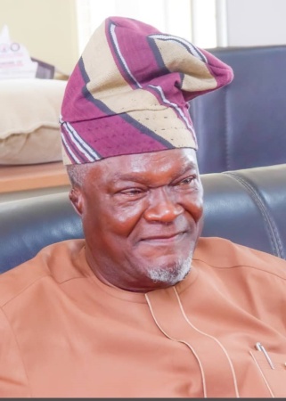Oyo Govt. converts 1,591 ad hoc LG workers to permanent staff