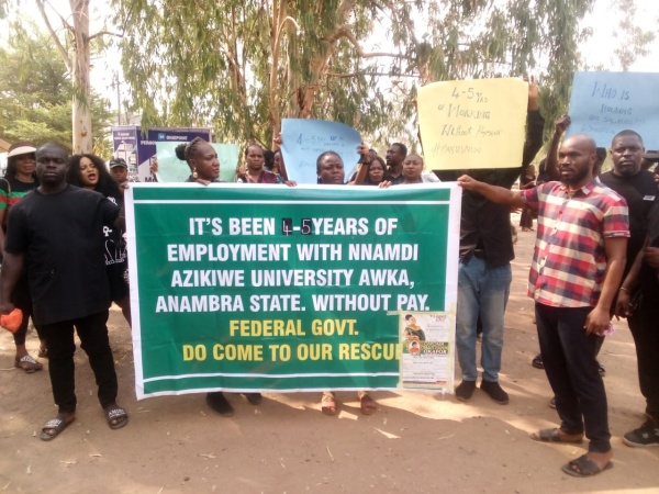 1,000 UNIZIK staff protest alleged misappropriation of N1bn for salaries